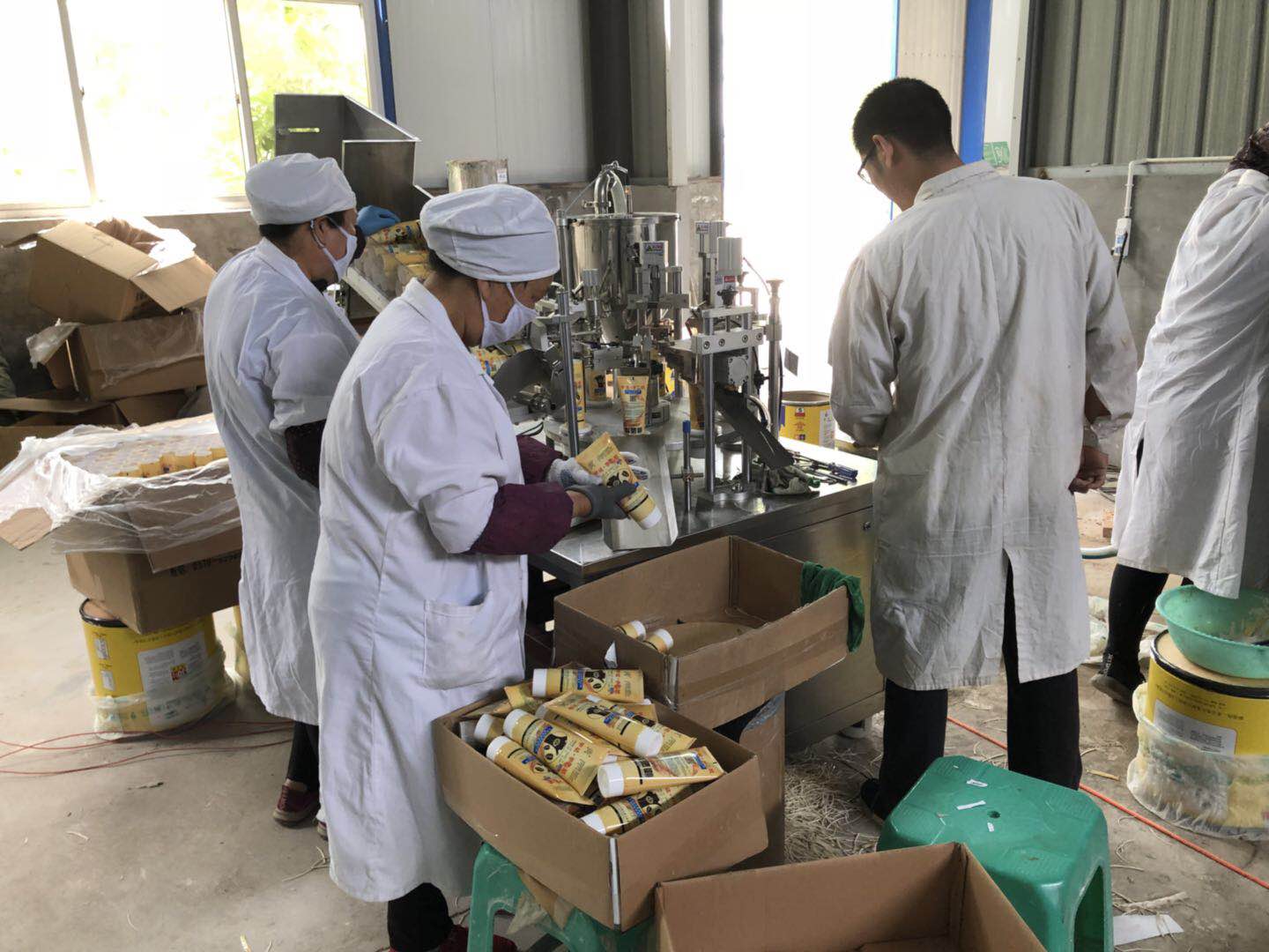 軟管灌裝封尾機.jpg